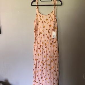 Summer Dress, no pockets, no slits.